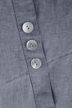 Load image into Gallery viewer, Sleeveless 3 Button Detail Linen Top
