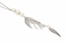 Load image into Gallery viewer, Tassel Leaves 3 Pearls Necklace
